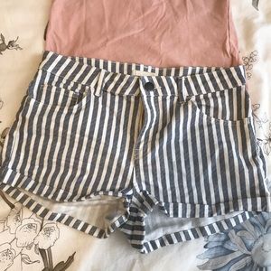 ⚡️3/30⚡️ H&M  |  Striped Short Shorts